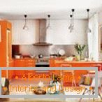 Кухненски хол в оранжеви тонове