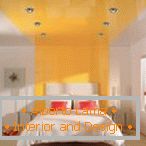 Бяла спалня с оранжева ивица