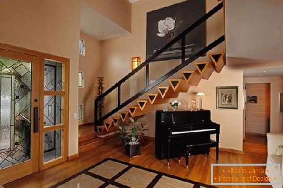 коридор в къщата със снимки на стълби, снимка 39