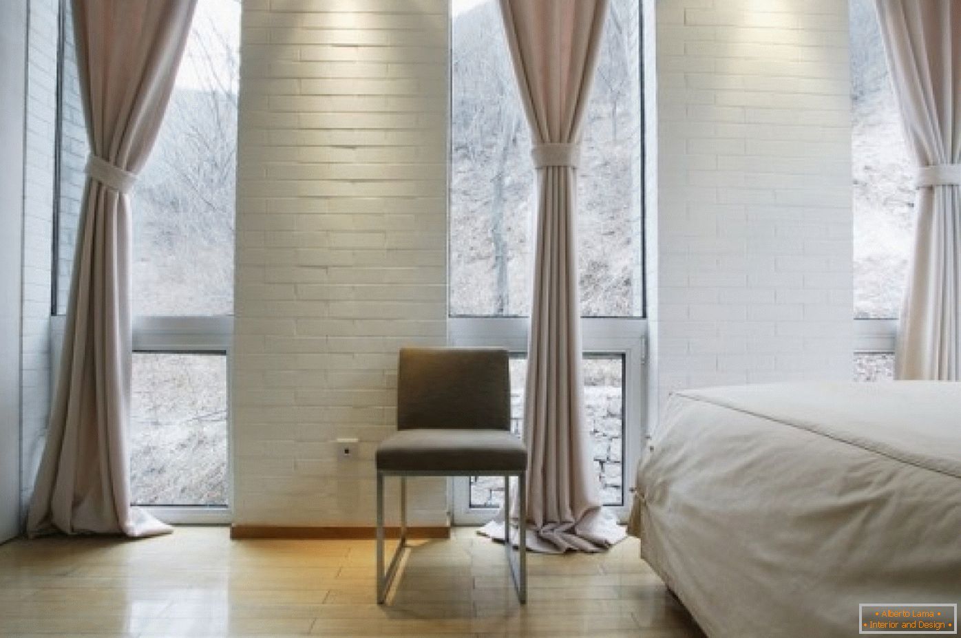 Дизайн на спалня в бели цветове