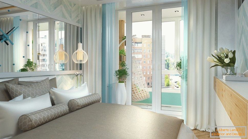 Спалня с панорамни врати към балкона