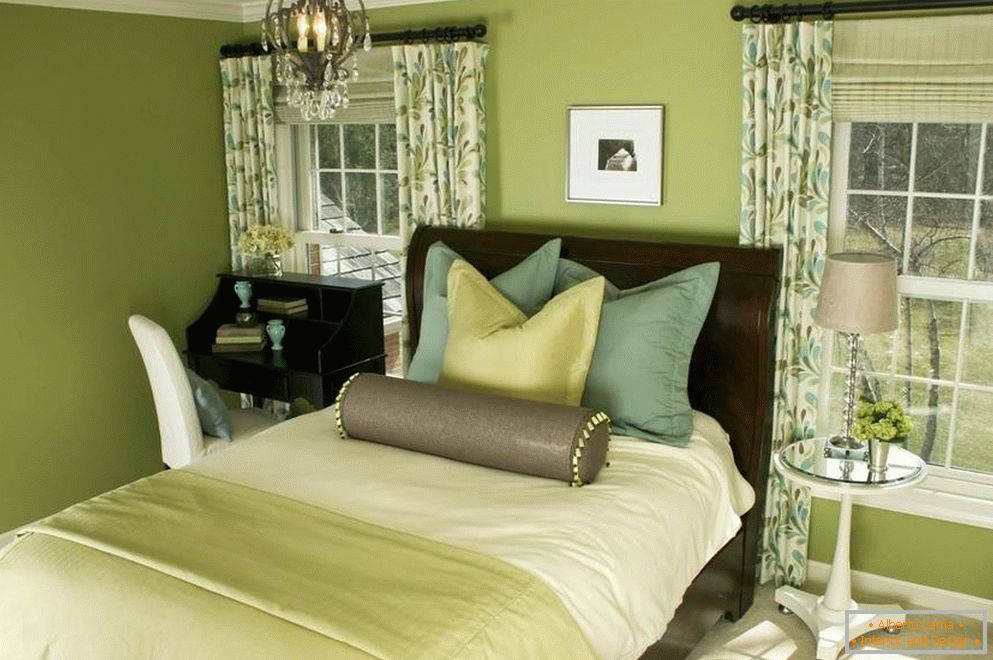 Красива спалня в зелени тонове
