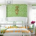 Стилна спалня в зелени и бели цветове
