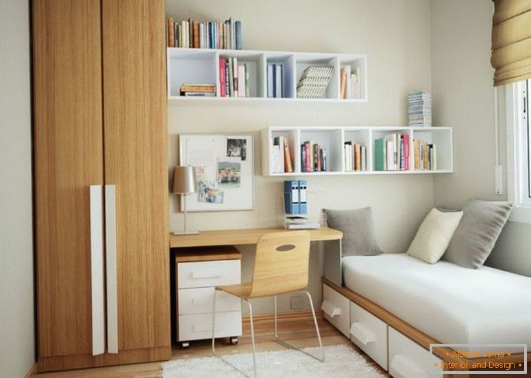 минималистичен-малка-апартамент-дизайн-с-кафяв-дървен-шкаф-близкото бюро-бяло-дървена плаваща етажерка прикрепен към по-бяла стена и кафяво-дървени-единично легло кадър оборудвана-бяла дървена-3-плъзгащи-д-р