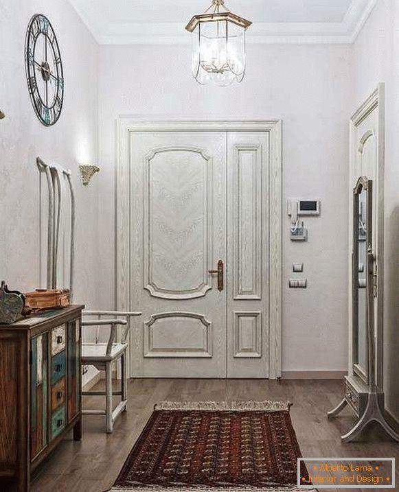 малък тесен коридор в дизайнерската снимка на Хрушчов, снимка 12