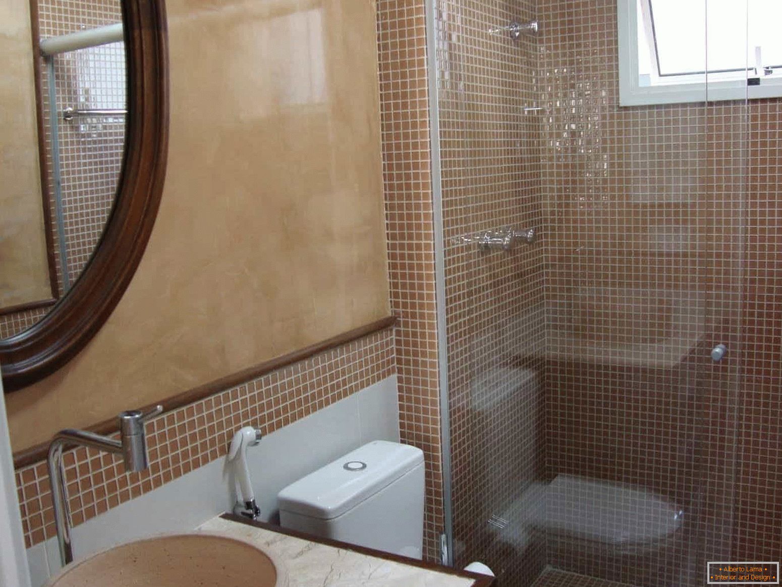 Мозайка е популярна при завършването на банята в панелна къща