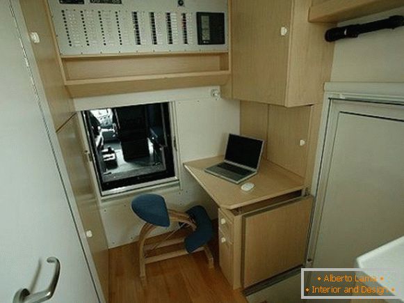Дизайн кабинета в доме на колёсах Terracross от Unicat