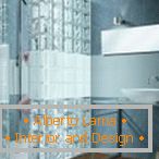 Стъклени блокове в дизайна на банята