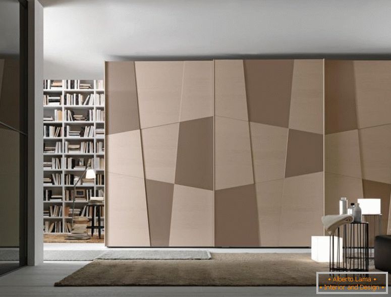 гардероб врати-дизайн-на-спалня-прекрасни-геометрични модели-гардероб плъзгащи врати-мебели-плюс-големи-лавици-и-крем-килим-в-майстор-стаен