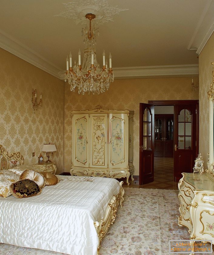 Полилей за спалня в бароков стил.