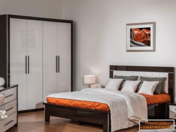 Класическите любовници все повече предпочитат цвета на венге, когато става въпрос за интериорен дизайн на спалня.