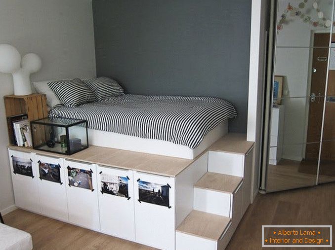 Легнете на подиума, за да увеличите пространството в спалнята