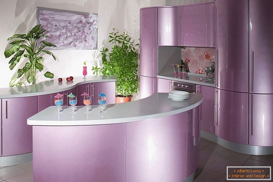 Необичаен дизайн на лилавата кухня