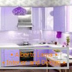 Пурпурен цвят в дизайна на кухнята