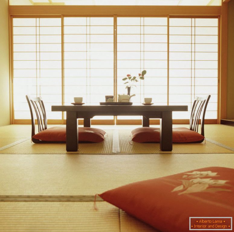 декориране-а-дневна-с-японски стил-плюс-а-маса и-а-ваза-на-цветя-после най-възглавница плюс килим-1024x1017