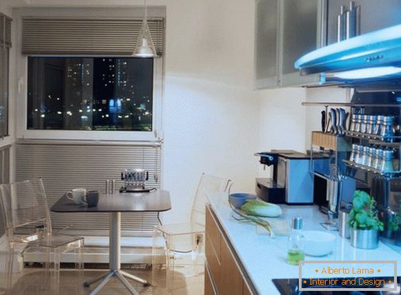 Кухненски интериор с прозрачни мебели