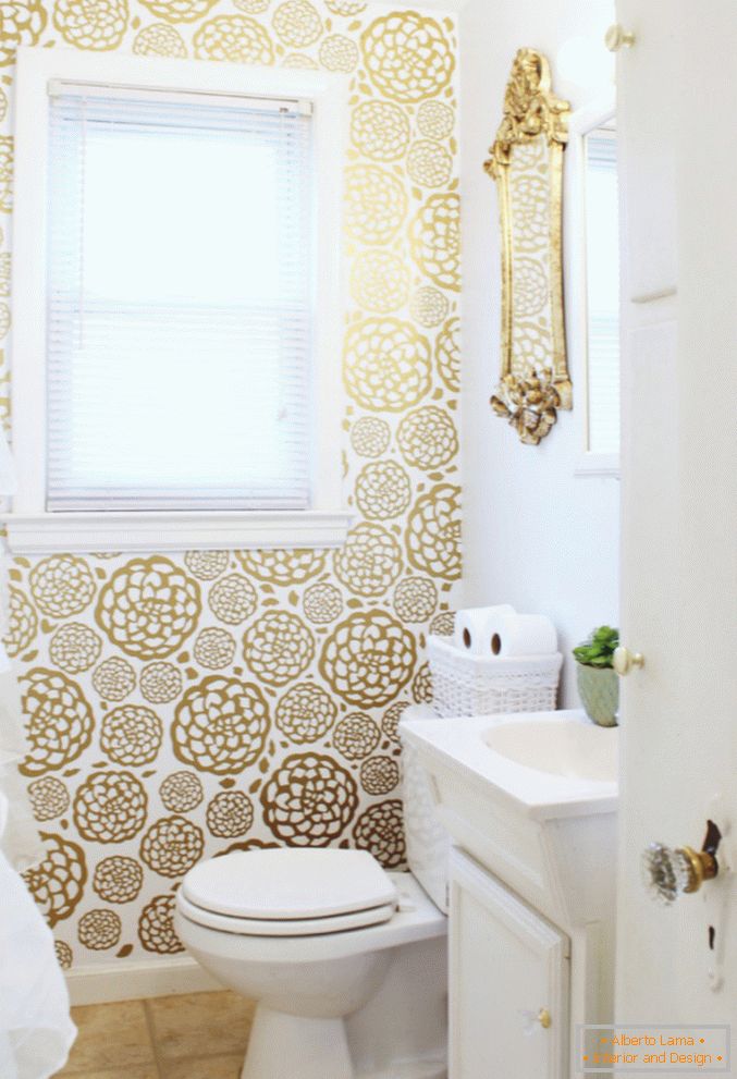 Златни елементи в дизайна на банята