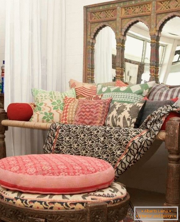 Истински мебели от Индия - легло със стойка под краката ви