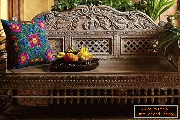 Индийски издълбани мебели - пейка диван с възглавници
