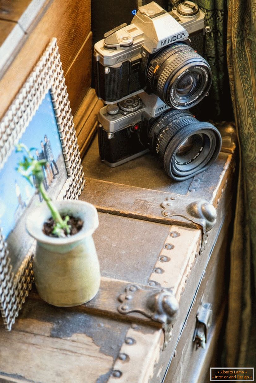 Камери във вътрешността на малък апартамент