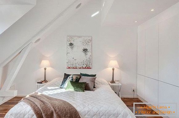 Уютна спалня на тавана
