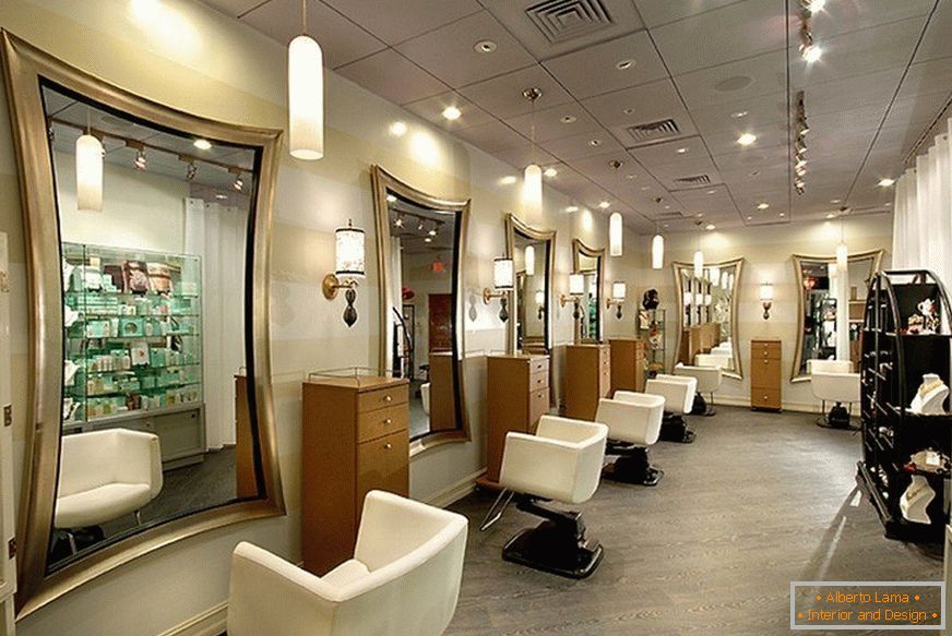 Просторен фризьорски салон