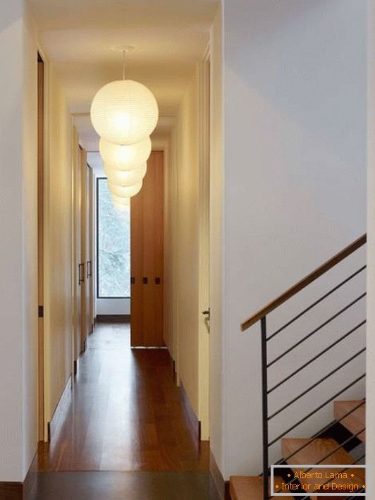 Окачена светлина в дизайна на коридора