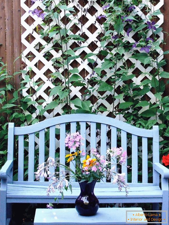Идея за декориране на ограда в двора
