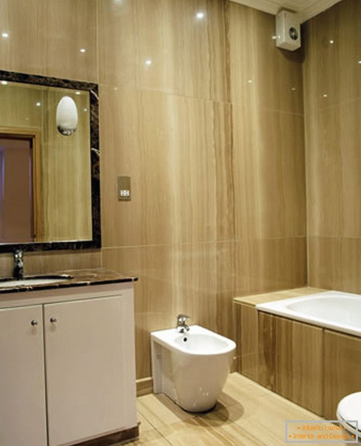 Лаконският интериор на банята в стила на минимализма органично се вписва в малко пространство.