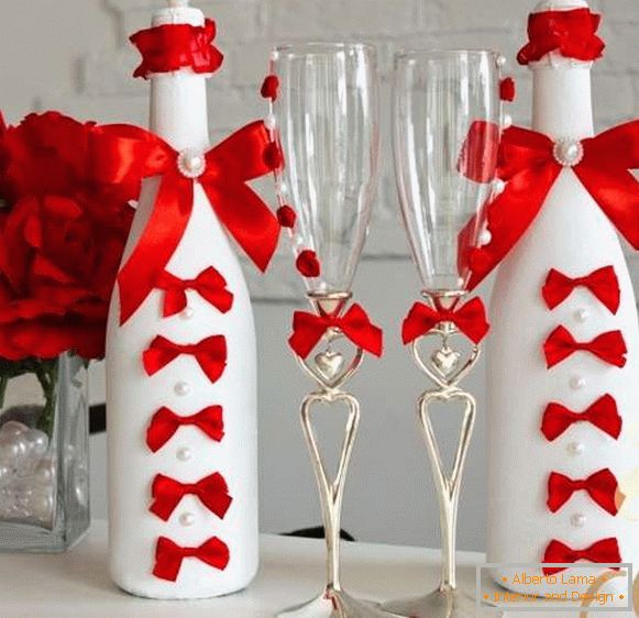 Декор на бутилка шампанско за сватба с панделки и мъниста