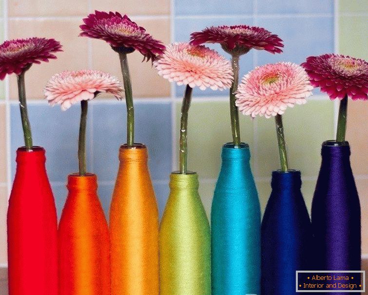 Цветни вази от бутилки