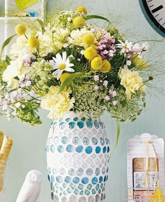 Декоративни вази с цветни камъни