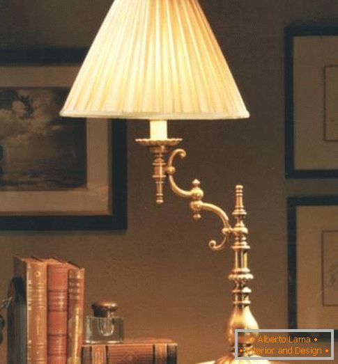 Лампа за маса с разсейвател