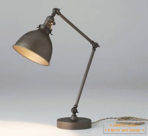 Лампа за маса с направляваща абажур
