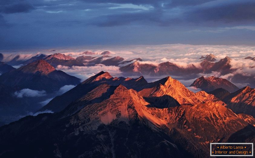 Алпийските планини в облаците