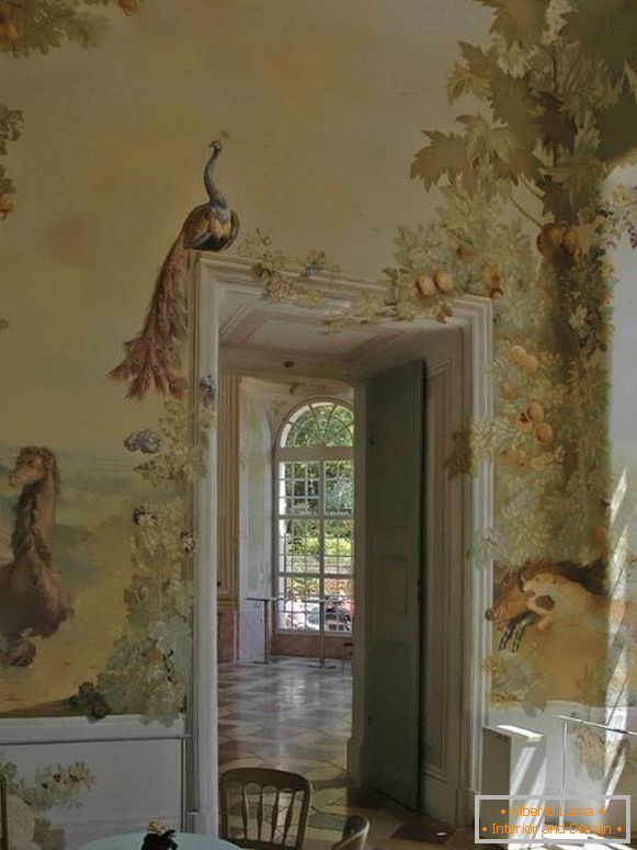 класически боядисани стени