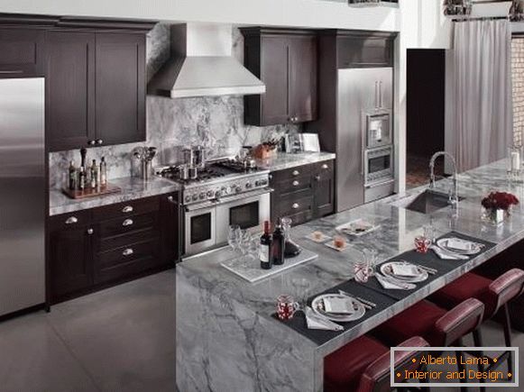 Сив цвят кухни с элементами марсала 2015
