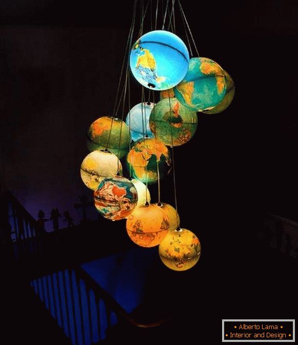 Идеи за къща на ненужни неща - полилей лампа от глобуси