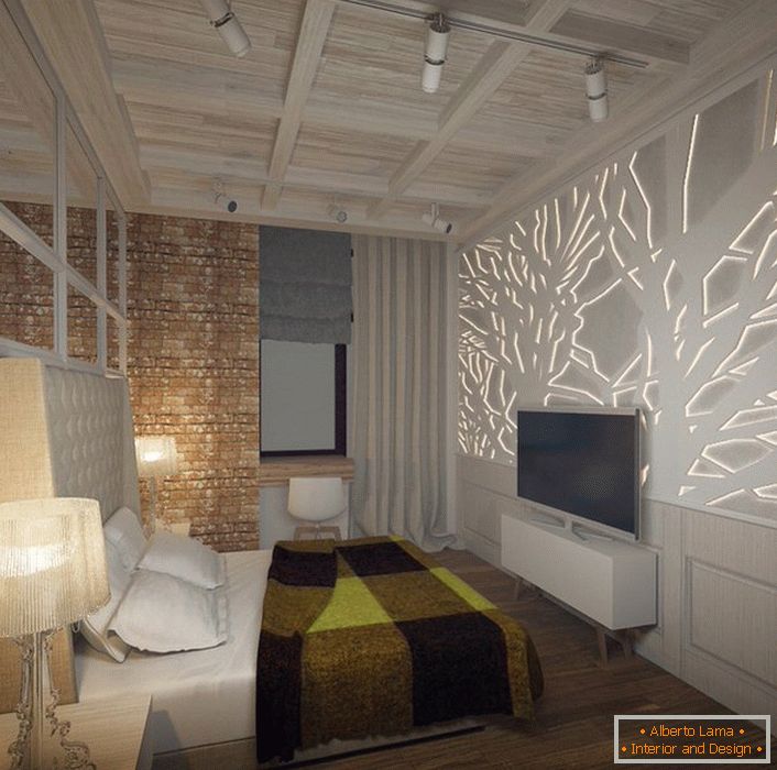 Спалнята е проектирана в съответствие с изискванията на таванското помещение. Обърнете внимание на стенен панел от гипсокартон с LED подсветка. 
