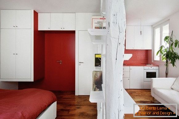 Творчески интериор на апартамент в червен цвят