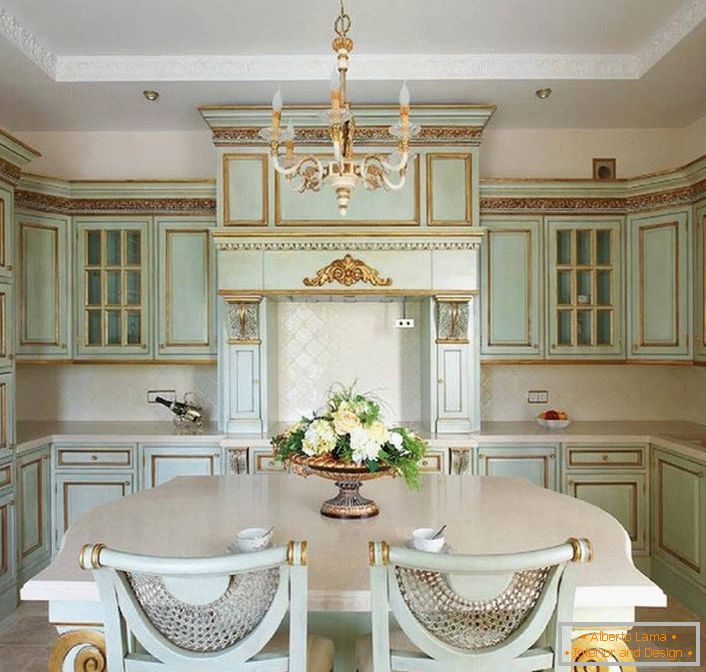 Деликатният маслинен цвят се превръща във върха на кухнята в бароков стил.