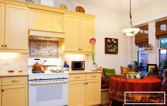 Жълти мебели за кухнята в стила на Прованс