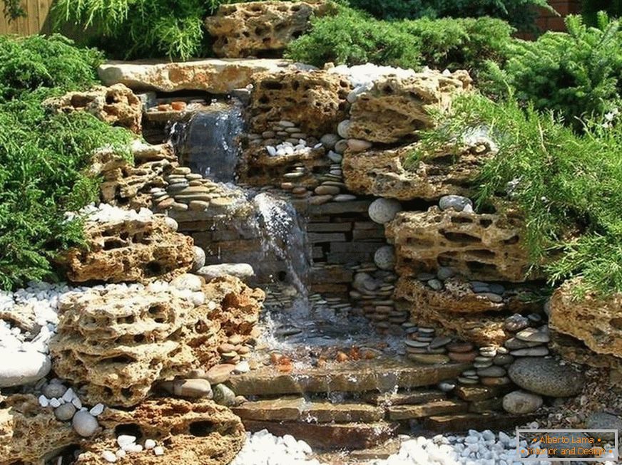 Каменният водопад