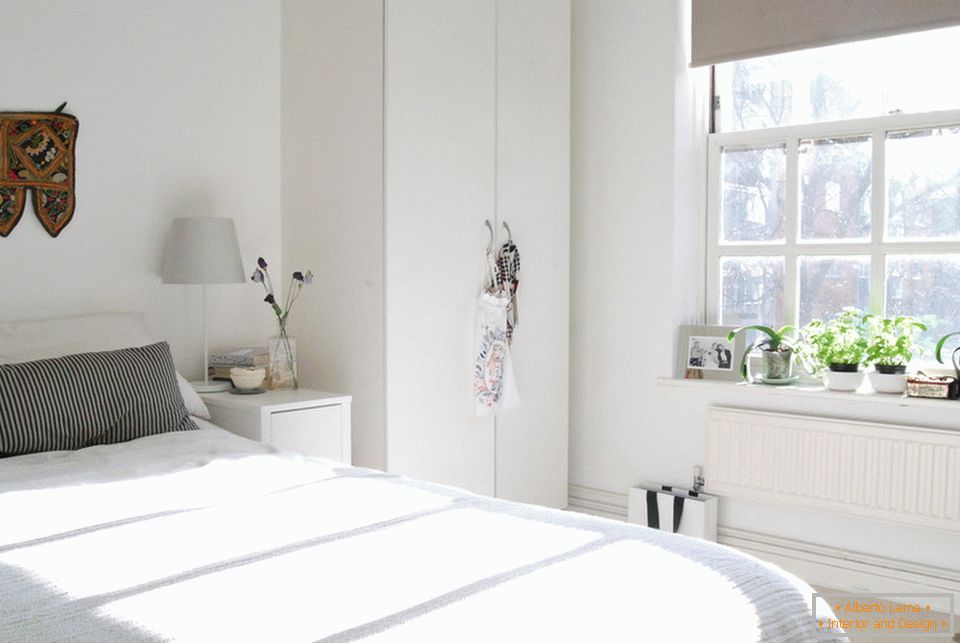 Спалня в бял цвят