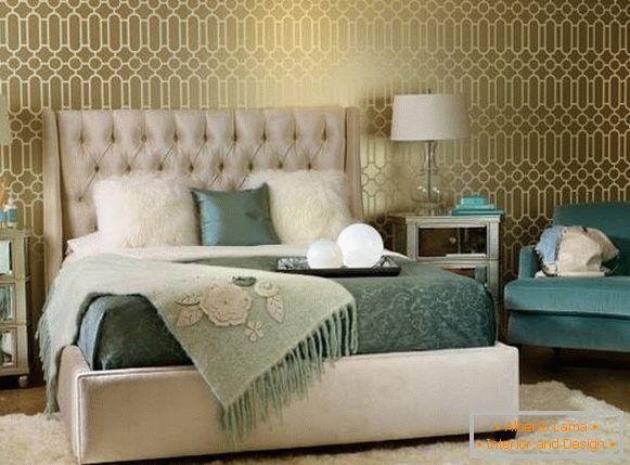 Златен тапет за спалнята с метален ефект
