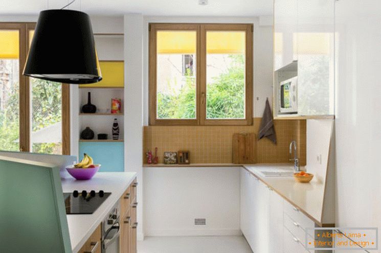 Идеята за кухненски интериор за малки апартаменти от MAEMA Architects