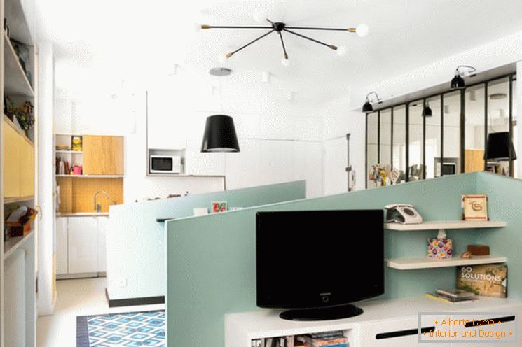 Идеята за интериор в хола за малки апартаменти от MAEMA Architects