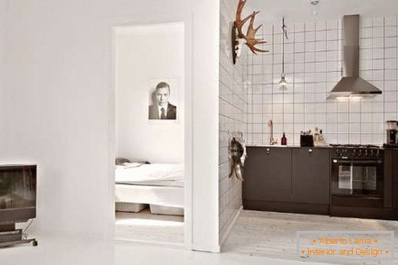 Дизайн на кухненски интериор в малки студийни апартаменти - черно-бяла снимка
