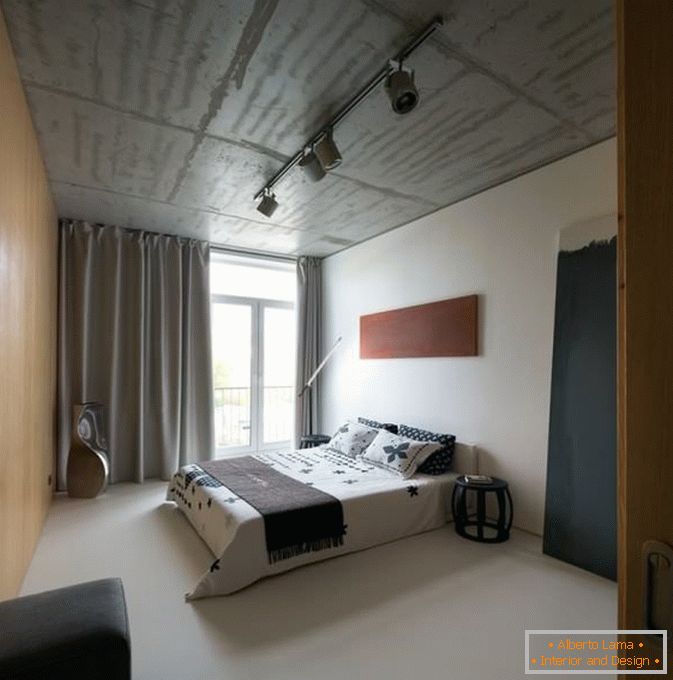 Спалня на малък апартамент с една спалня в Киев