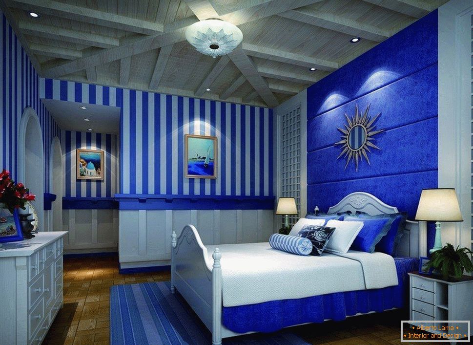 Интериор в бялата и синята спалня